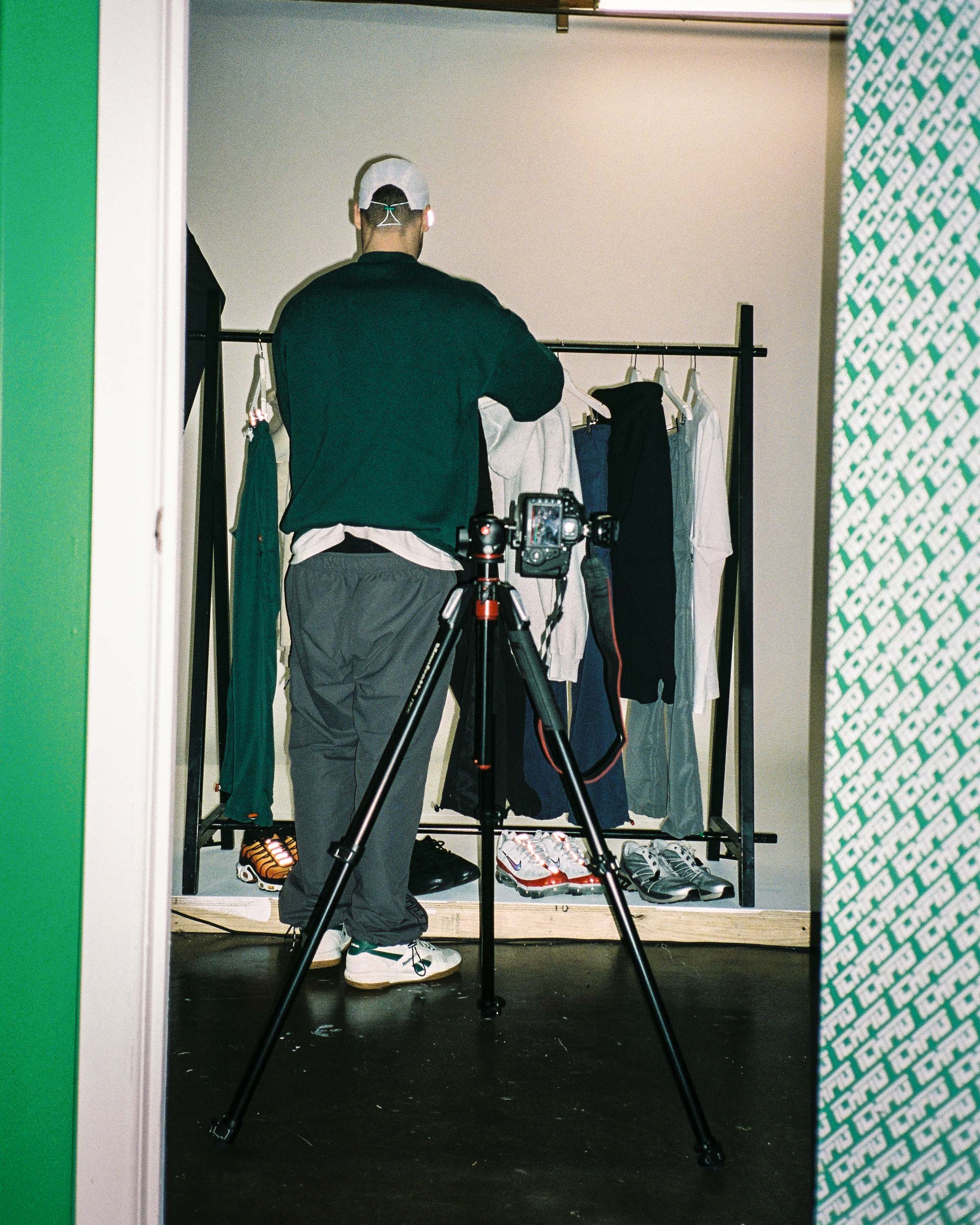BEHIND THE SCENES 001