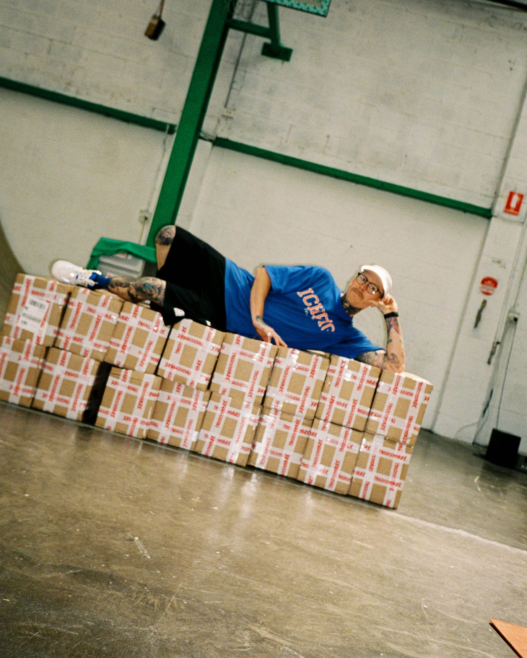 BEHIND THE SCENES 010