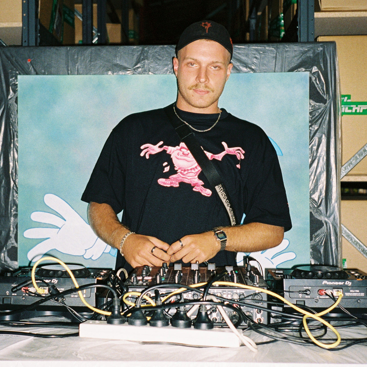 BEHIND THE SCENES 012