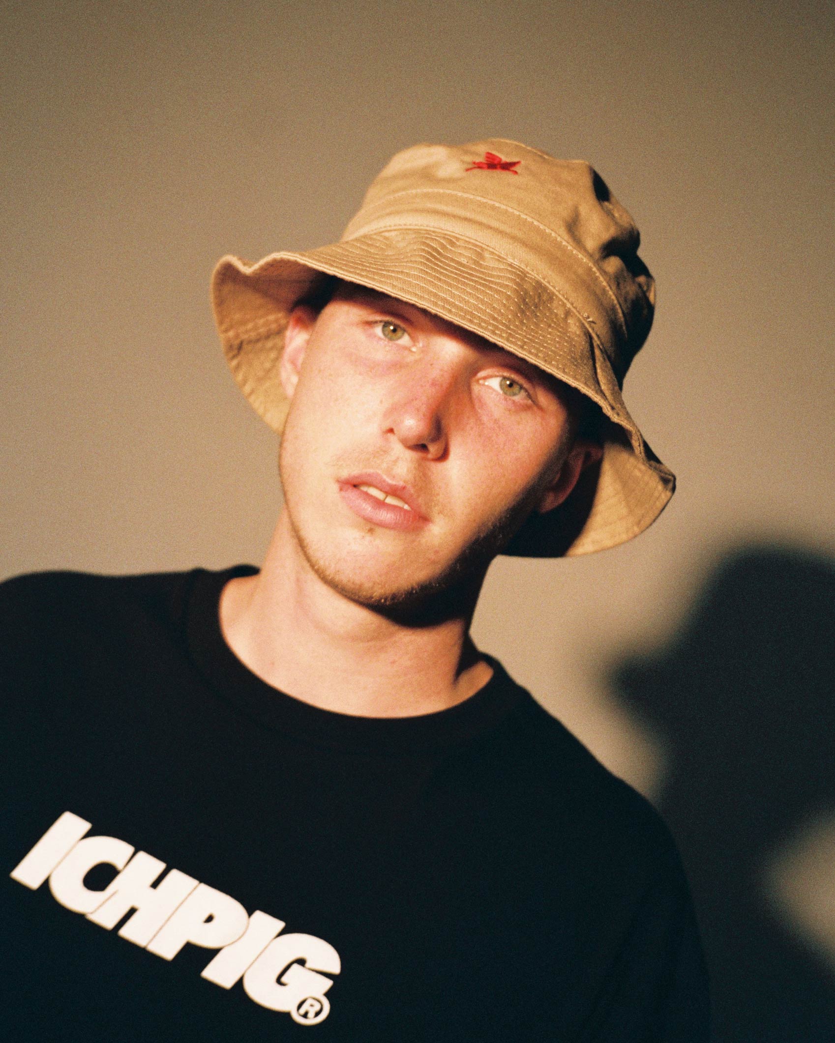 BEHIND THE SCENES 009