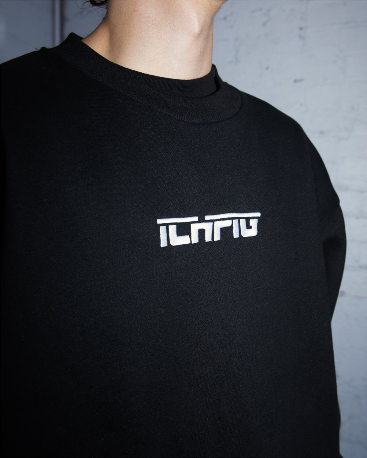 Strike Embroidery Crew - Black / White