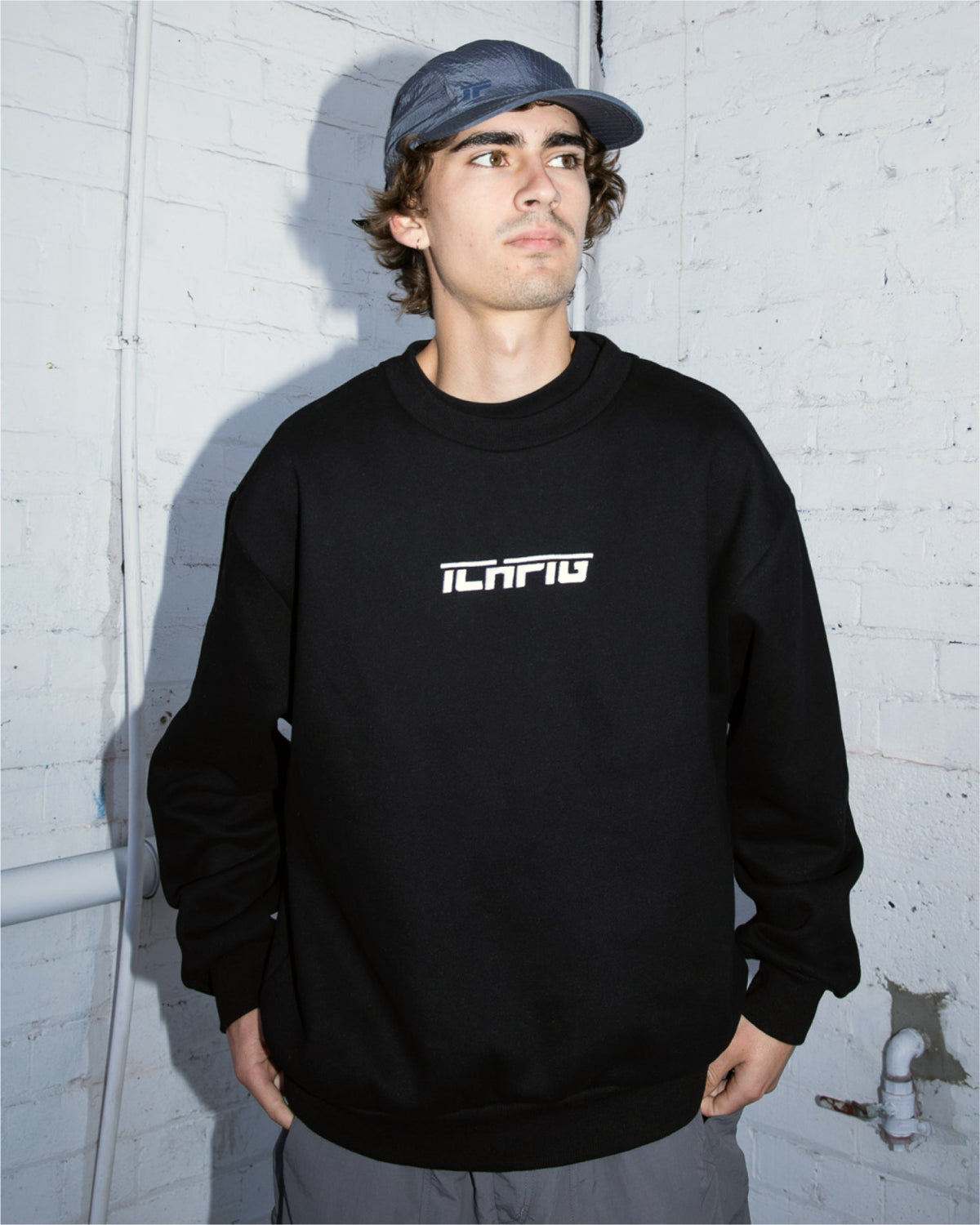 Strike Embroidery Crew - Black / White