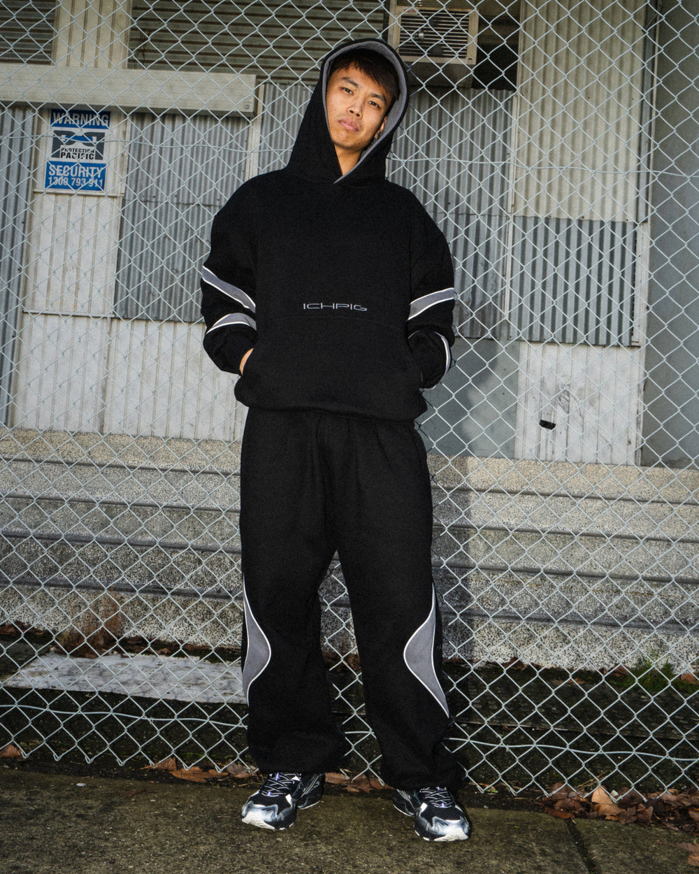 Kinetic Panel Hood - Black