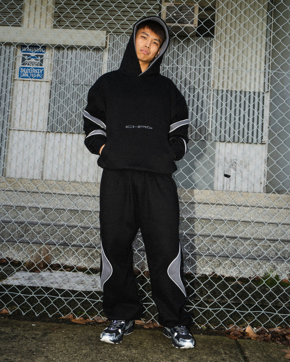 Kinetic Panel Hood - Black