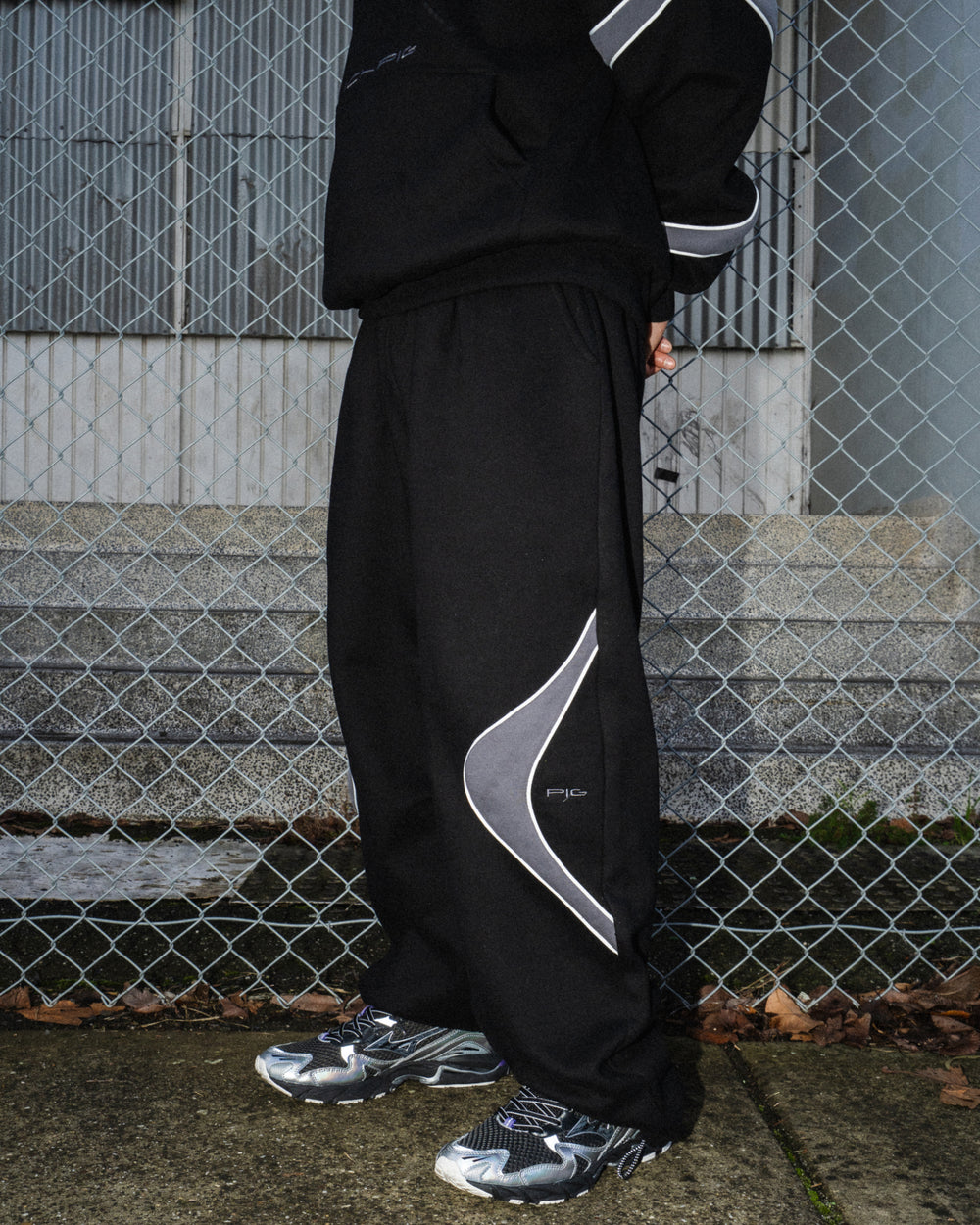 Kinetic Track Pants - Black / Gun Metal