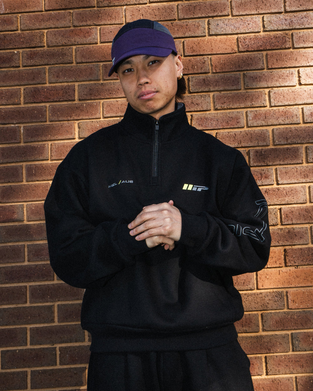 Emblem 1/4 Zip - Black