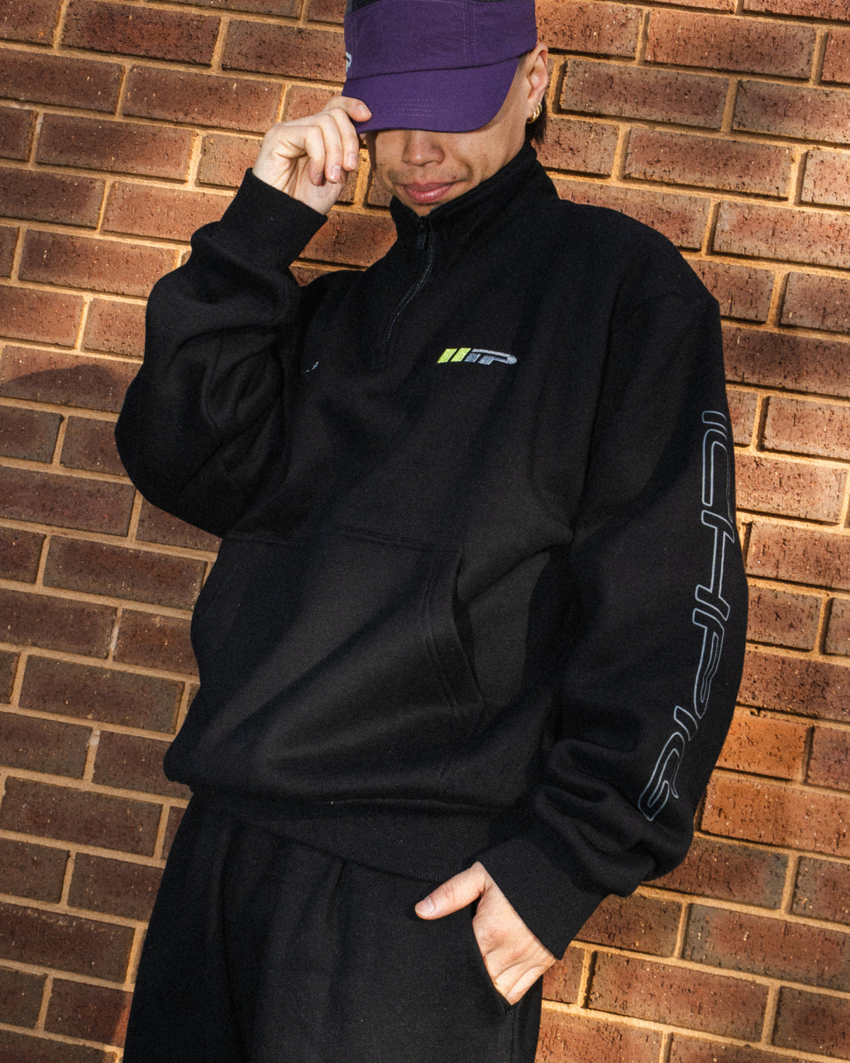 Emblem 1/4 Zip - Black