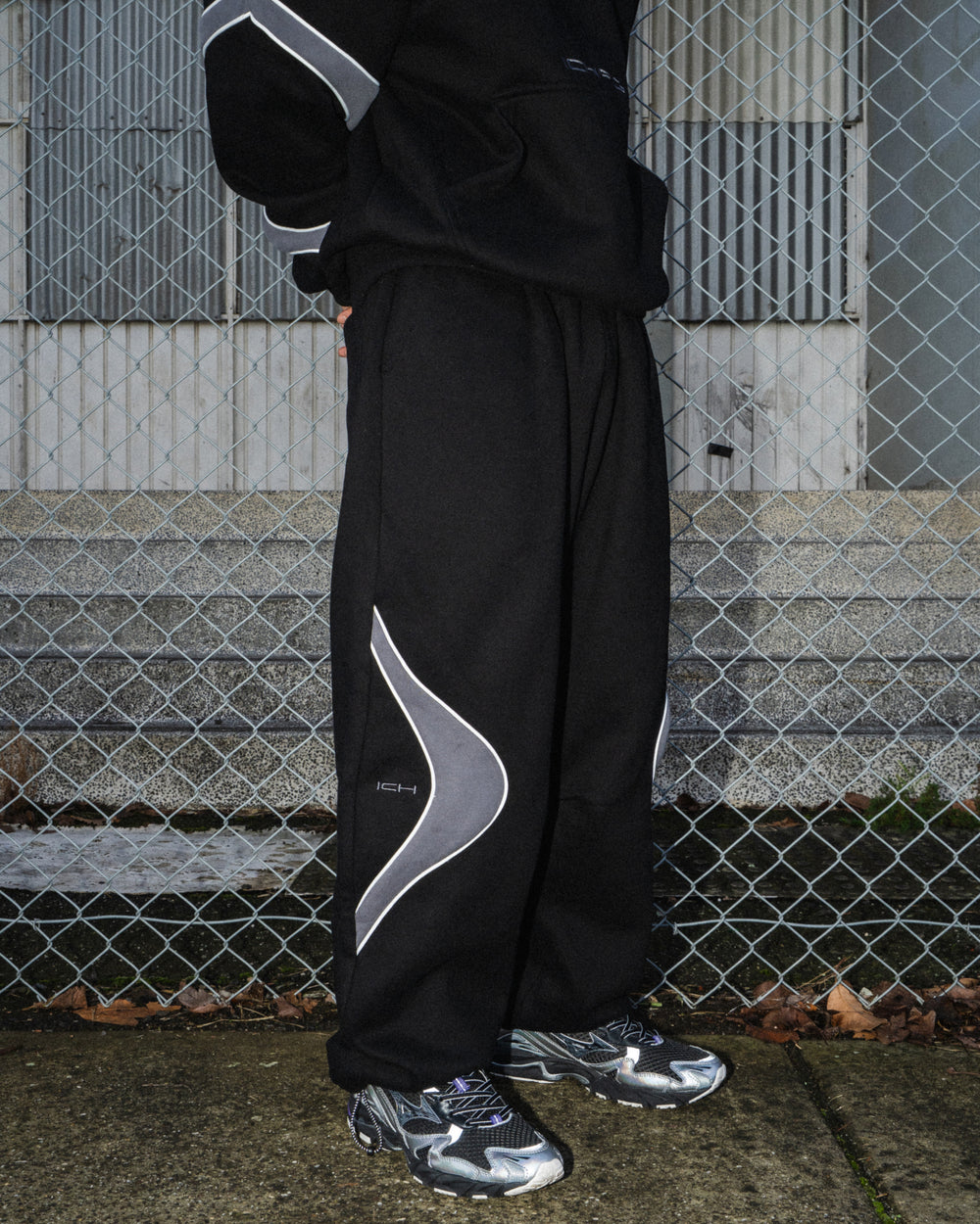 Kinetic Track Pants - Black / Gun Metal