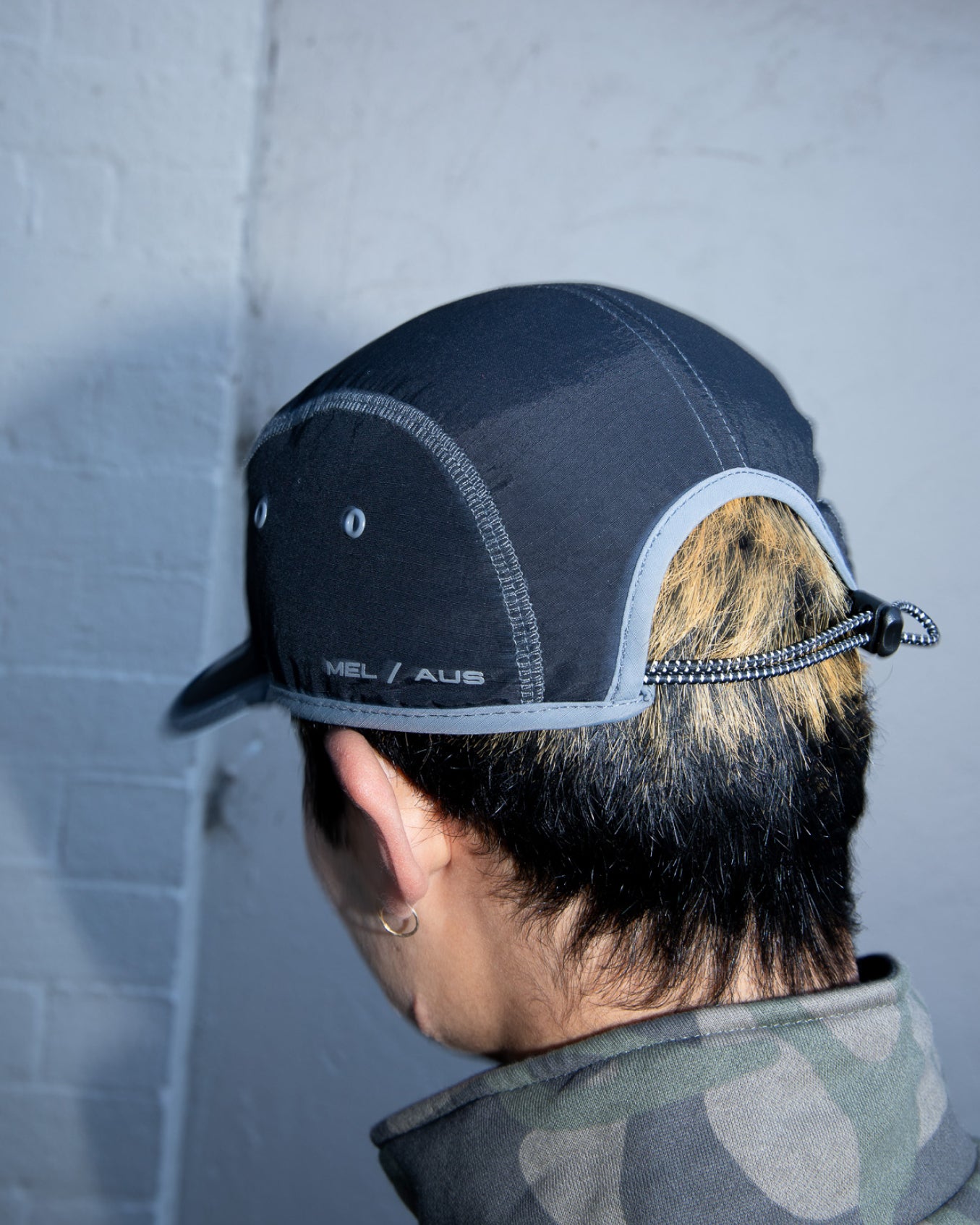 Outline 4 Panel Cap Black