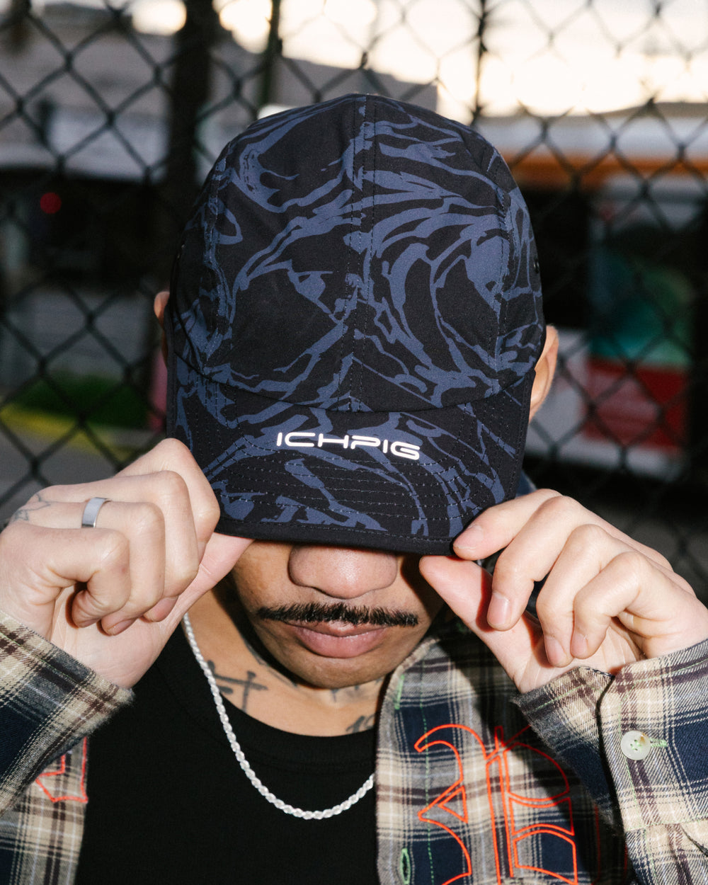Outline 4 Panel Cap - Black Granite